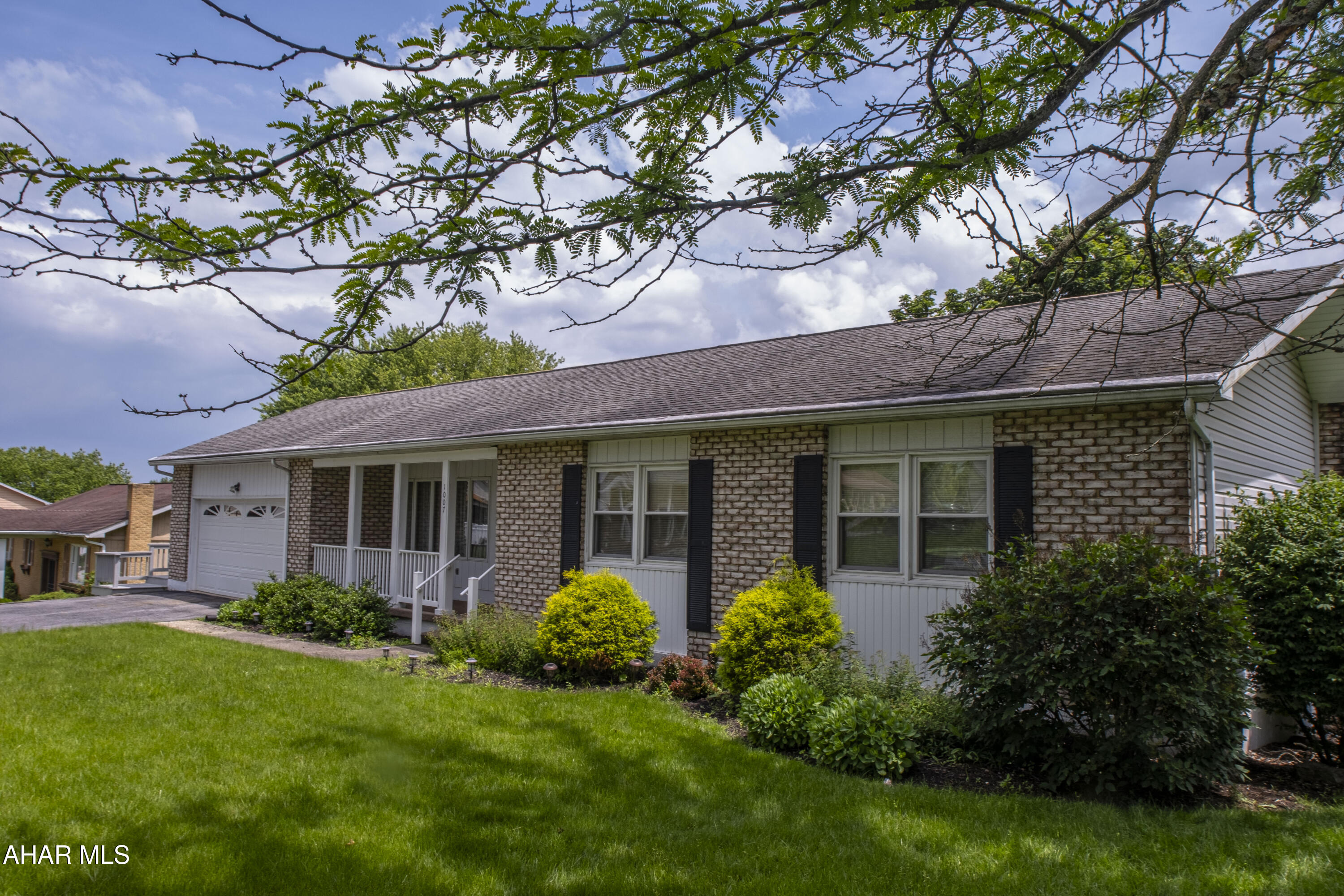 Holliday Heights - Residential