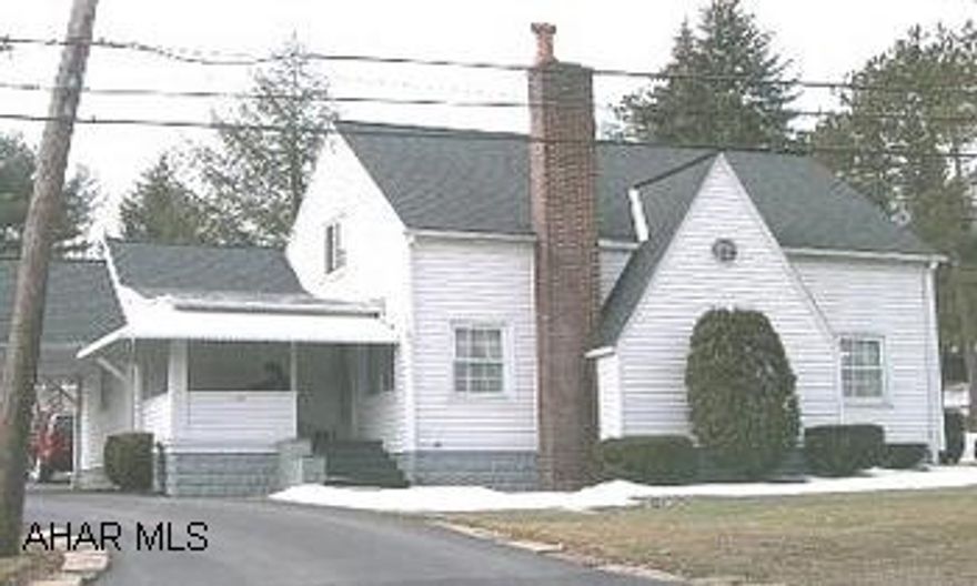 BEAUTIFUL 1-1/2 STORY, 3 BEDROOM, 1-1/2 BATH HOME ON A GREAT CORNER LOT. BEAUTIFUL 1-1/2 STORY, 3 BEDROOM, 1-1/2 BATH HOME ON A GREAT CORNER LOT.  MAINTENANCE FREE EXTERIOR, UPDATED WINDOWS AND ROOF, WOODBURNING FIREPLACE WITH GAS INSERT, 1 CAR ATTACHED GARAGE, STORAGE SHED, CARPORT, FRONT PORCH, FIRST FLOOR BEDROOM.