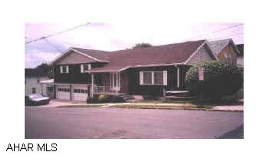 Nice 2 level in conenvient location. Nicely remodeled, with large garage. Eassy home to live in. Central vac system. Owners building new home, will be out no later than Oct. 1, 2000.  Selling Agent:  William Hudak Nice 2 level in conenvient location. Nicely remodeled, with large garage. Eassy home to live in. Central vac system. Owners building new home, will be out no later than Oct. 1, 2000.    Selling Agent:  William Hudak