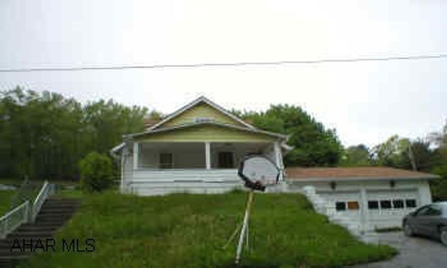 Cape cod on .5 acre; to be sold "As is" Cape cod on .5 acre; to be sold "As is"