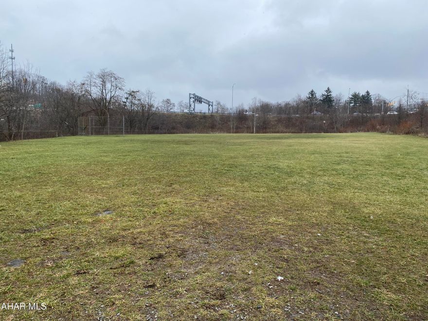 An incredible opportunity with this - over an acre of vacant ground located in a high traffic area near the PNG Ball Park. Boasting prime visibility and accessibility, this property offers a world of possibilities for development or business ventures. Available for sale or lease, it's an ideal investment. Will build to suit - a site plan with a 6000sqft building is available for interested parties.