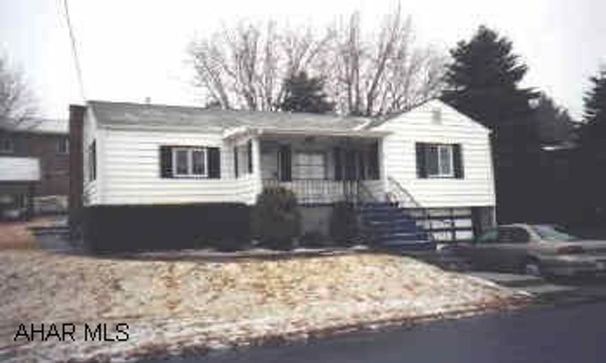 2 bedroom ranch style home with central air. Outdoor pavilion