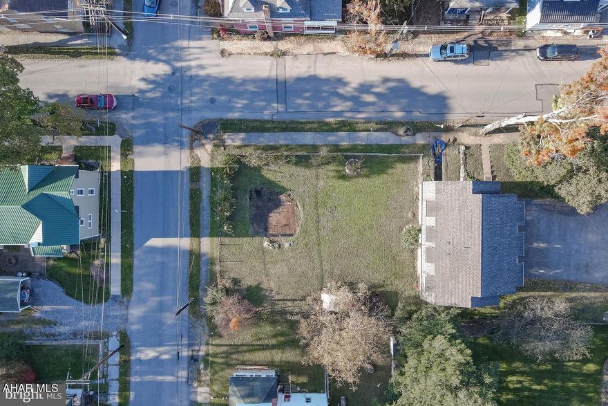 Build your dream home, garage, or investment property on this prime, level lot! With sewer, water, and electric at the street (buyer to verify), construction is simplified. Ideal for a single-family home, duplex, or extra garage space—the possibilities are endless. Conveniently close to amenities while offering flexibility to design your perfect space. Don't wait—opportunities like this won't last!