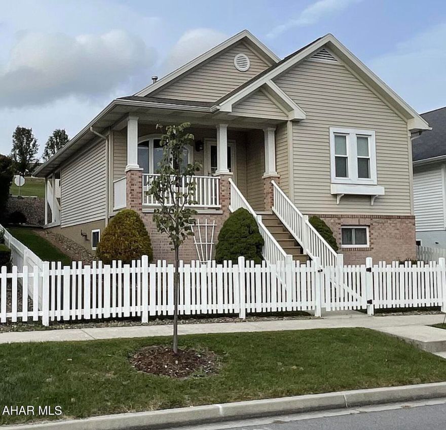 Beautiful home in Holliday Hills.