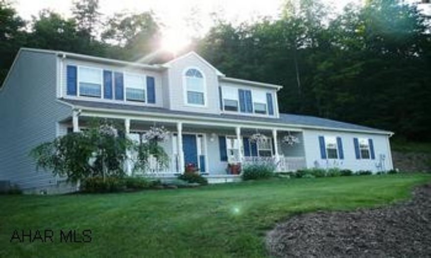 2 STORY, STUNNING KIT/GRANITE COUNTER TOPS, FAMILY ROOM, FORMAL DINING ROOM, MASTER, 3 ADDITIONAL BRS, 2 1/2 BATHS, DECK, 3 CAR GAR. LARGE HOME! MOVE RIGHT IN, SPACIOUS ROOMS, KITCHEN APPL., LG DECK, FENCED BACK YARD, 1/2 ACRE. CALL MARY 937-5897.