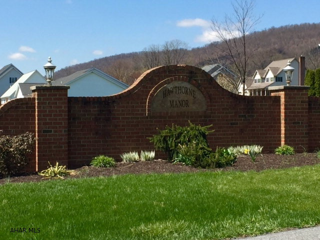 Hawthorne Manor - Land