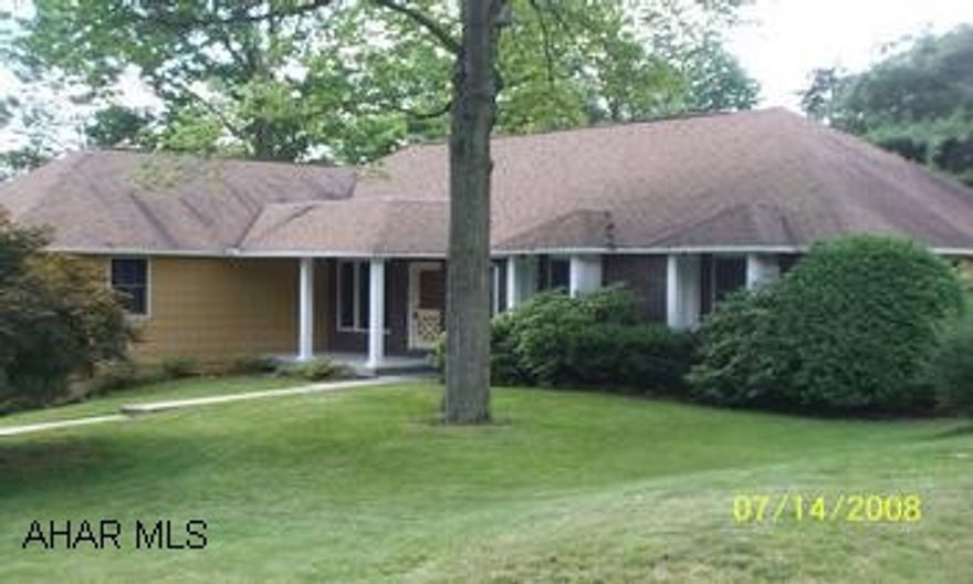 Ranch Home in Holliday Manor - Great floor plan. Maple kitchen with corian counters - Cathedral Ceilings in Great Room - Split Bedroom plan, Master on 1 side, 3 BR on other side of house - Hardwood Floors.