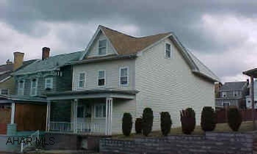 VINYL SIDED DUPLEX WITH OFF STREET PARKING. GAS & ELEC. ARE SEPARATE. DUPLEX WITH VINYL SIDING AND OFF STREET PARKING. GAS & ELECTRIC ARE SEPARATE. ALL APPLIANCES INCLUDED! BRING OFFERS.