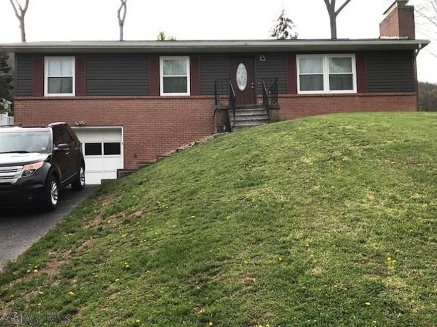 3 bedroom, 2  bath raised ranch home.  Original hardwood floors, brick fireplace, eat-in kitchen, and finished family room.  Great neighborhood and located on a quiet cul de sac.