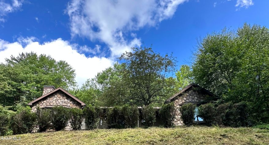 One story living on 2 acres in Riggles Gap.  This is a bright home with an open floor plan. 3 bedrooms..2 full baths.  The kitchen has an eating area.  Dining room..office...that steps out onto the deck. Hardwood floors! There is a 220 outlet for your electric car. There is a view from all rooms with light coming through all of the windows. Bellwood school district.  Super clean..move in ready!!