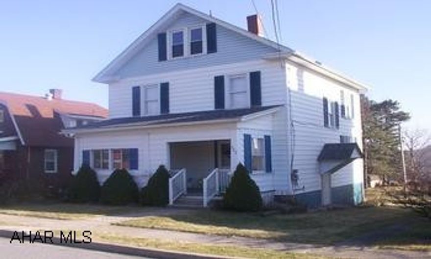 Immaculate home, pergo floors, new insulation, updated wiring, new windows, 5 yr old roof, enclosed back porch, nice lot, garage.  Just move in! Immaculate home, pergo floors, new insulation, updated wiring, new windows, 5 yr. old roof, enclosed back porch, nice lot, garage.  Just move in!