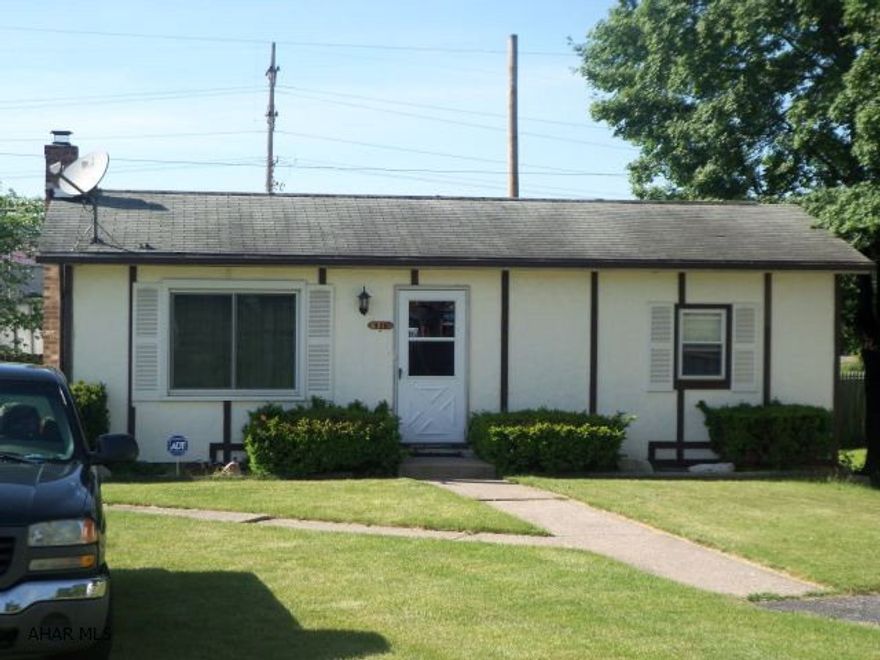 This larger than it looks ix cute as a button. A surprise when you walk in and see the step down DR & Kitchen - step up Master BR. Updated just needs some fresh paint and your personal touches. Fabulously large level lot w/private driveway.