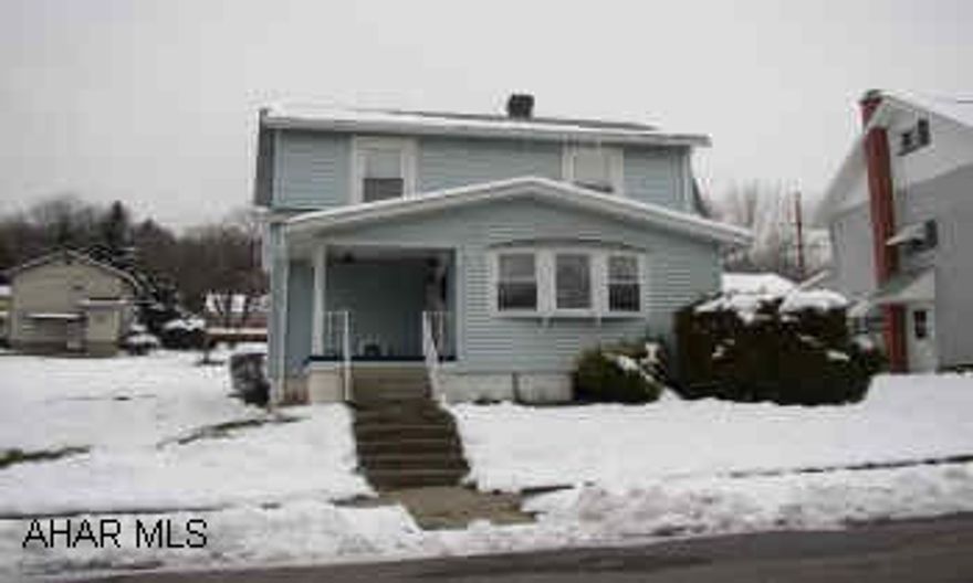 LOT SIZE 50X124 (IRREGULAR).  IMMACULATE 2 BEDROOM 2 STORY IN PLEASANT VALLEY AREA.  CLOSE TO SHOPPING AREA.  DON'T MISS THIS ONE!  24 HOUR NOTICE.