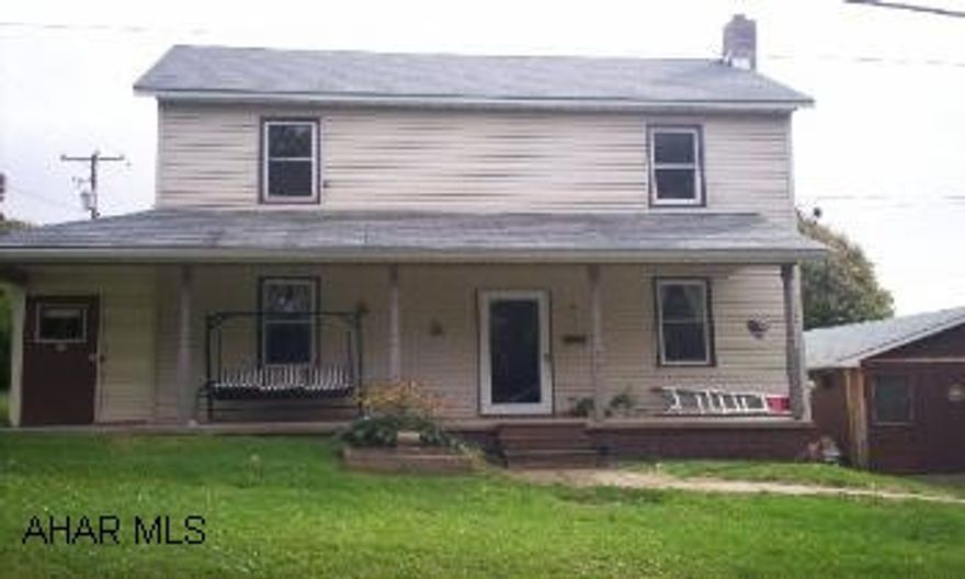 3 Bedroom - 1 downstairs - 2 upstairs. 1st floor laundry - newer vinyl siding & windows - 1 car garage and large front porch. 24 hr. notice - lock box on property - key opens back door.   BONUS, $500 to any selling agent who has an accepted offer that closes by Jan. 15, 2007. Motivated seller make an offer, all offers will be considered. 3 BR, 1st fl laundry, detached garage, on corner lot. Newer vinyl siding and windows. Lockbox, key opens back door. Corner of 38th St. & Campbell St.
