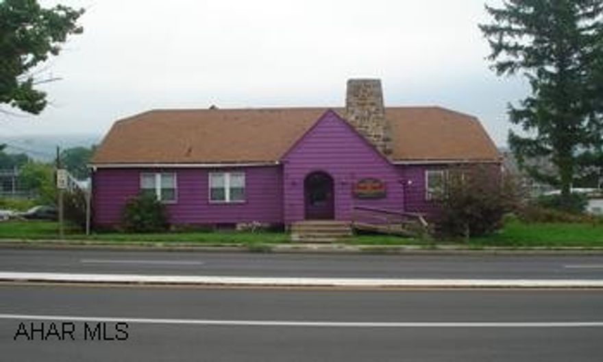 Currently used as office space. Great location. Approx. 15,000 ADT on 6th Ave. near property.  Approx 15,000 cars passing each day. Needs some work. Great location.