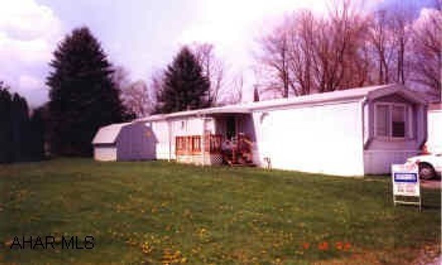 CENTRAL AIR! 1994 14X70, 3BR, 2BA. ALL APPLIANCES STAY, SHED, SOME FURNITURE. LOT RENTED.  IMMACULATE 1994 14X70, 3BR, 2 BA W/GARDEN TUB. CENTRAL AIR! ALL APPLIANCES, WINDOW TREATMENTS, FURNITURE, SHED STAY. LOW UTILITIES. LOT RENTED.