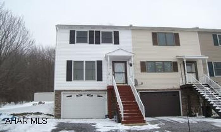 Easy living in this 2 BR, 1.5 BA townhouse! End unit, eat-in kitchen, nice yard, patio, garage. No fees. Great location! Call Jody 934-1520. Easy living in this 2 BR, 1.5 BA townhouse! End unit, eat-in kitchen, nice yard, patio, garage. No fees. Great location! Call Jody 934-1520.