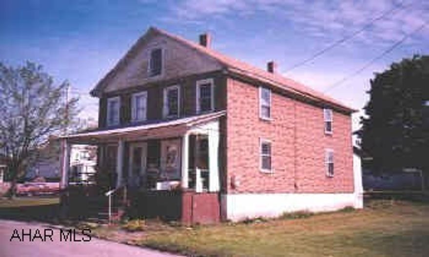 Dwelling is a duplex. Vacant side does not have a bathroom.Toilet & shower facilities in basement on that side. 24 hour notice to show. Tennant occupied.