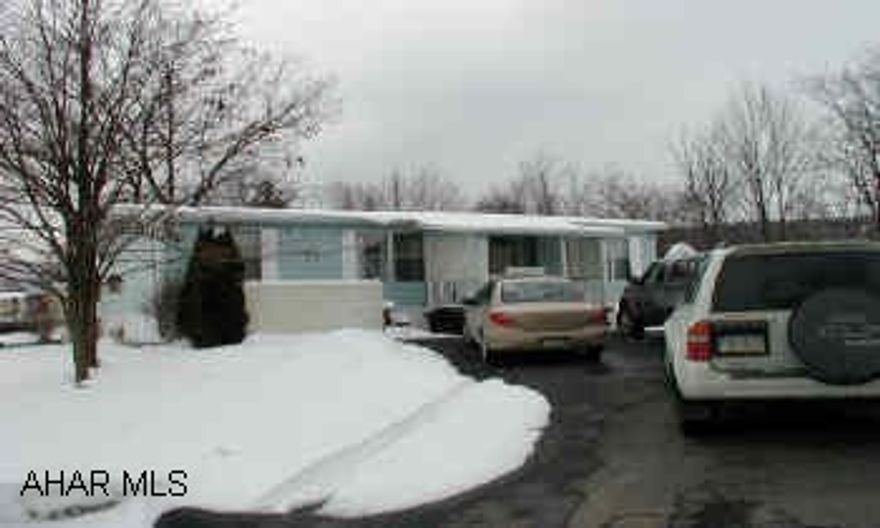 Like new Double Wide - with master bedroom and bath.  End Lot.  Priced to Sell. Like new Double Wide - End Lot with master bedroom and bath.  Lot rental $265.00 includes: water, sewer. trash.  Electric: $65/mon. Oil $400/year - 24x44