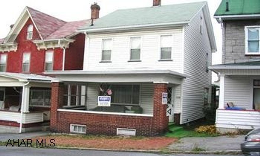 NICE STARTER HOME. OFF STREET PARKING. PORCH OFF KITCHEN. NICE STARTER HOME. OFF STREET PARKING. PORCH OFF THE KITCHEN.