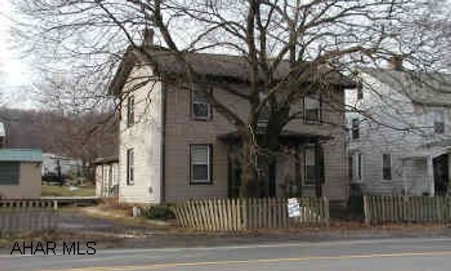 2 story 3 bedroom home on large lot. Family room. Deck with enclosed hot tub. Large garage/barn.  2 story 3 bedroom home on large lot. Family room. Deck with enclosed hot tub. Large garage/barn.  See pictures.