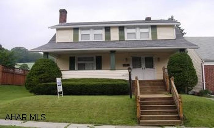 FAIRVIEW.  OFF STREET PARKING, SLIDING DOORS FROM DINING ROOM, NEW WINDOWS, NEW FURNACE.