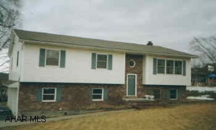 SPACIOUS 3 BEDROOM, 2.5 BATH WITH LARGE OAK KITCHEN. NEW CARPET, FINISHED LOWER LEVEL WITH LARGE FAMILYROOM, GAME ROOM. NICE LANDSCAPING, COVERED DECK & MORE.