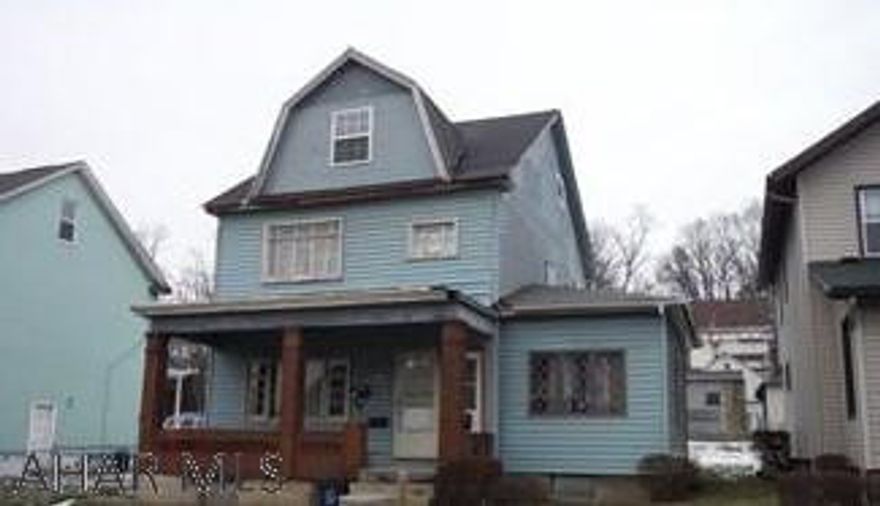 3 Residential units and a 1 car garage.  This sale will include 41 other properties at a sales price of $3,250,000.  Please see attached list of additional properties.  Seller will not consider selling off properties separately.  Sale is AS-IS WHERE-IS and seller is making no representations of condition.