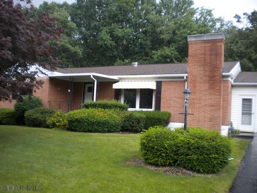 Motivated Seller!!!!1 story living - Brick & vinyl. 3 BR, LR w/fireplace. Formal dining room. Eat in kitchen, 1st floor laundry. 1 full bath & 2  3/4 baths. Move in ready.