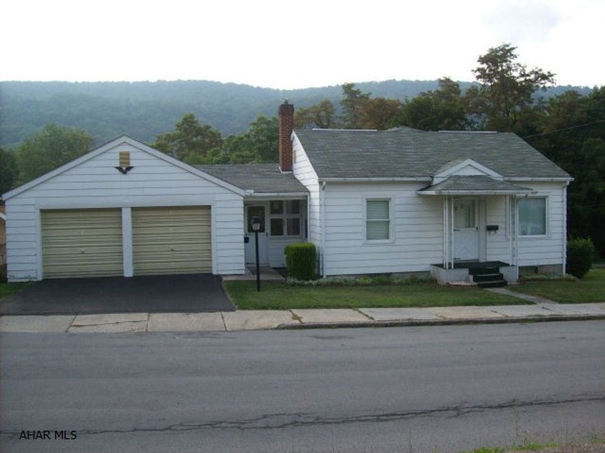 New furnace, new hw tank,, newer windows. Bonus room could be 2nd bed room, full basement plus bonus room could be finished for family room.Beautifullot attached 2 car garage .Nice Neighborhood