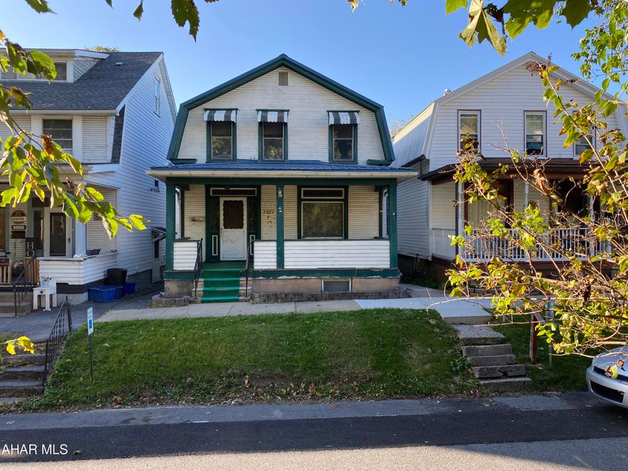 This charming fixer-upper presents an incredible opportunity for those with a vision.  With 3 bedrooms, 1.5 bathrooms, and garage, this property has great potential.  Located conveniently close to shopping centers and schools.  Call to set up your showing today.  Motivated sellers.