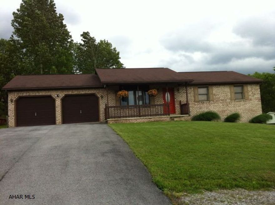 Ranch Home Brick/Vinyl - 3/4 bedrooms, 2 1/2 baths. Eat-in kitchen with granite counter tops, living room, large family room, 19 x 20 deck, 2 car garage. Move in condition!