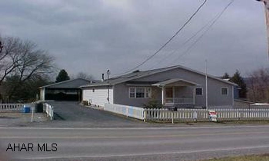 6 year old ranch with large rooms - 1932 sq ft - vaulted ceilings, large pantry in kitchen, ceiling fans, BR & bath in basement - 2 car carport and 1 car garage. 6 year old ranch with large rooms - 1932 sq ft - vaulted ceilings, large pantry in kitchen, ceiling fans, BR & bath in basement - 2 car carport and 1 car garage.