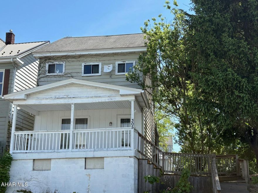 This Updated, Spacious Home Within Close Proximity to UPMC, the Altoona PSU Campus and More Sits on a Flat, Double Lot and Offers Plenty of Off-Street Parking! There in New Carpet and Paint Throughout, as Well as Beautiful Hard Wood Trim! Convenient First Floor Laundry and Half Bath are Also a Part of What Makes This 3-Bedroom (With the Possibility of a 4th!), 1.5 Bath Home Worth Taking a Look At! Schedule Your Showing Today!