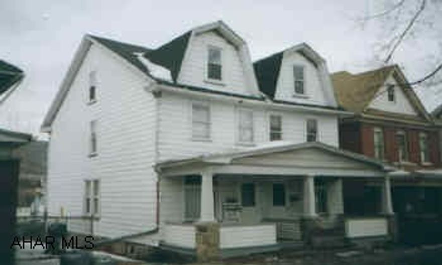 LARGE SIDE BY SIDE CAN BE SOLD SEPATATELY. 3-4 BEDROOM PER SIDE. GOOD AREA & SCHOOL. VACANT. LIVE IN ONE SIDE & RENT OTHER... HAVE TENANT PAY YOUR MORTGAGE! ONE SIDE NEEDS PAINT & FLOORING.