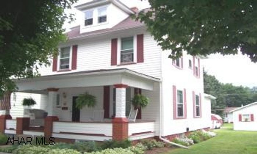 SPACIOUS 3 OR 4 BEDROOM HOME ON QUIET STREET. MAINTENANCE FREE EXTERIOR. LARGE MODERN KITCHEN AND TWO BATHS. DETACHED GARAGE, LARGE LEVEL YARD. EXCEPTIONAL QUALITY.