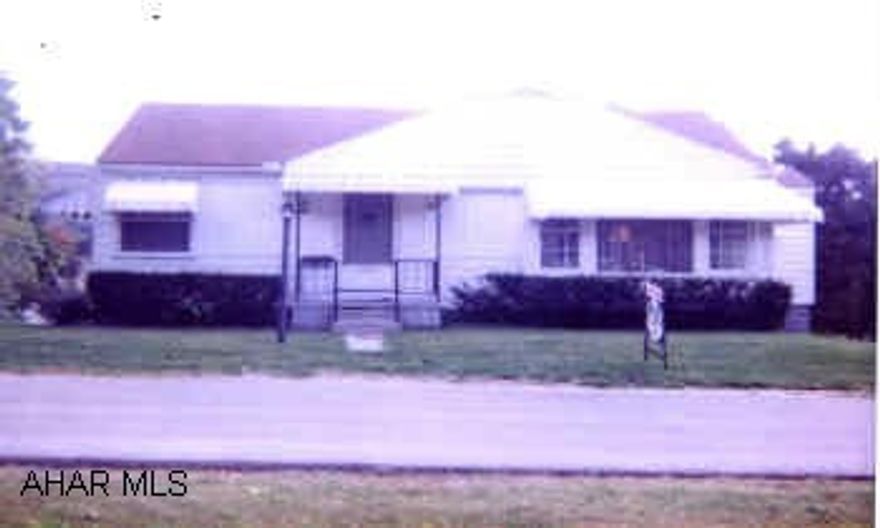 GREAT PRIVATE AREA! ONE STORY HOME WITH 2 BEDROOMS NEW ROOF, GARAGE, CENTRAL AIR AND MORE! GREAT PRIVATE AREA! ONE STORY HOME WITH 2 BEDROOMS NEW ROOF, GARAGE, CENTRAL AIR AND MORE!