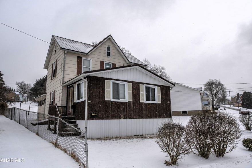 This property features two bedrooms and one bathroom, conveniently located between Philipsburg and Houtzdale. It is situated just .06 miles from Osceola Mills Elementary School, as well as a community pool and ball field. Additionally, the property includes a detached garage.