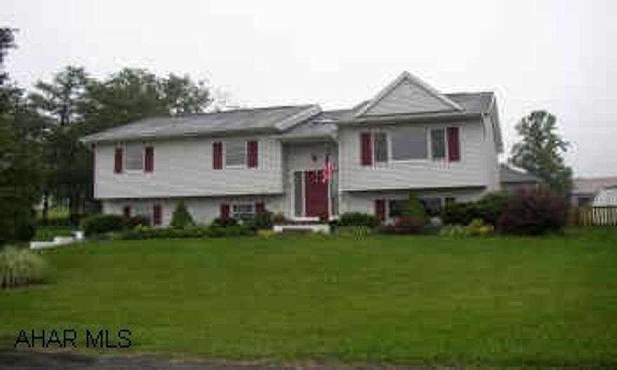 SPACIOUS BI-LEVEL WITH A GREAT VIEW. NICELY LANDSCAPED LOT. LARGE DECK.