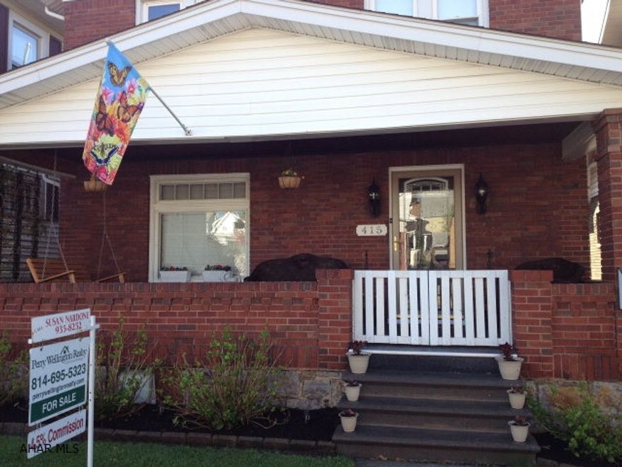 THIS HOME IS A GEM. TOTALLY REDONE WITH OPEN KITCHEN WITH VAULTED CEILINGS SKYLIGHTS AND TILE FLOORTHE MASTER BEDROOM HAS ITS OWN GARDEN TUB..AND SITTING AREA. THE FULL BATH IS TILED. THE SHOWER IS 5 FT. AND TILED AND WALK IN. THERE IS A DECK. WALK OUT BASEMENT...FENCED IN YARD..AND A GARAGE. SEE PICTURES..TAKE A LOOK..MOVE IN TODAY! PLUS, WALK UP ATTIC...