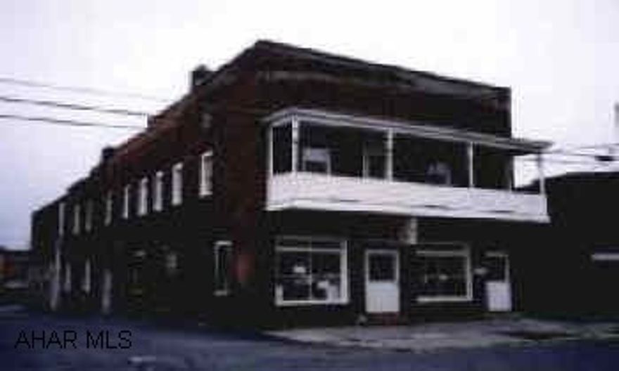 Commercial store front located on the first floor with 4 apartments on teh second. 3 apartments with 1 bedroom. The 4th apartment has 3 bedrooms. Commercial store front located on the first floor with 4 apartments on teh second. 3 apartments with 1 bedroom. The 4th apartment has 3 bedrooms.