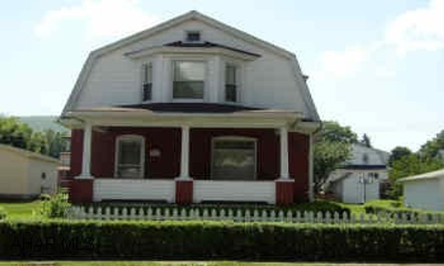 EAST END. ALL BRICK. 3 BR W/NEWER OAK KIT. UPDATED BATH, NEWER WINDOWS AND C/A. LARGE ROOM SIZES. PARTIALLY FINISHED BASEMENT. PARK IN REAR TO ENTER REAR DOOR. EAST END. ALL BRICK. 3 BR W/NEWER OAK KIT. UPDATED BATH, NEWER WINDOWS AND C/A. LARGE ROOM SIZES. PARTIALLY FINISHED BASEMENT. PARK IN REAR TO ENTER REAR DOOR.