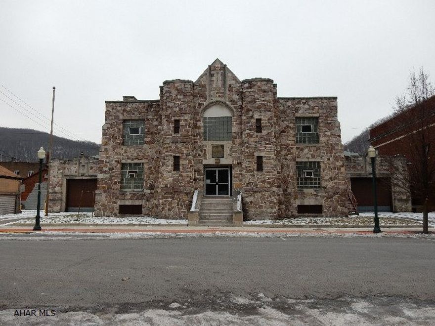 20,000 square foot historical stone building. Multiple garage door entrances with office spaces and possible two second floor apartments.  Rear storage yard is completely fenced.