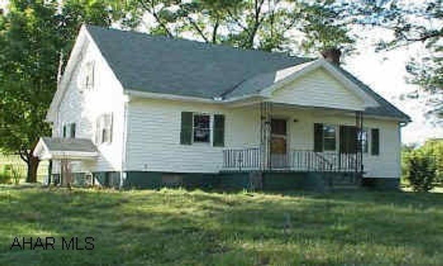 Go to Owcen.com for more information and simultaneous listing period. VA Vendee loan is available for Veteran, Non-Veteran Investors and owner-occupant.  Freshly painted and cleaned inside and out.