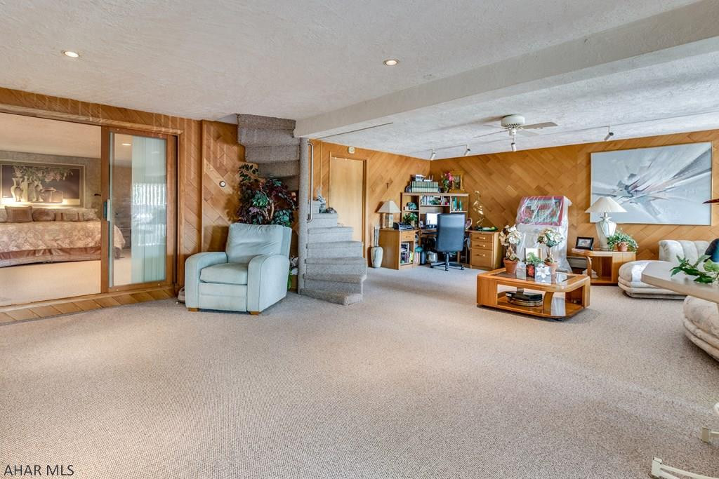 Holiday Manor - Residential