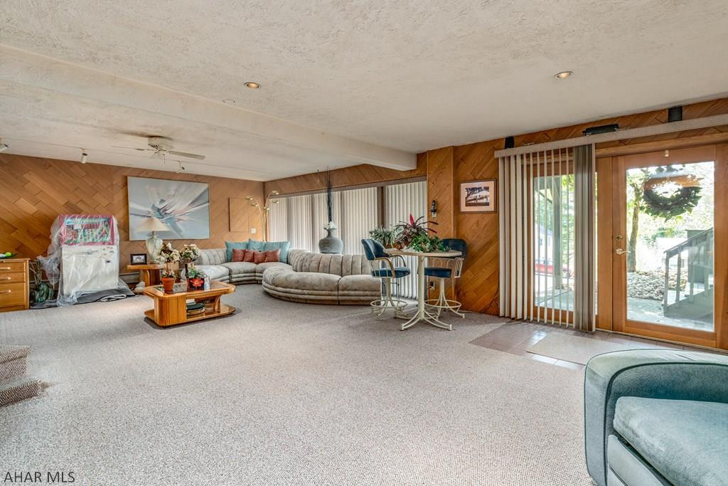 Holiday Manor - Residential