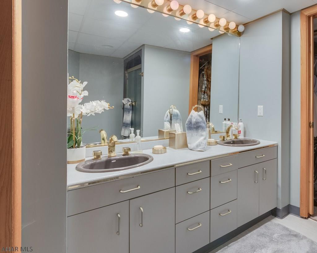 Holiday Manor - Residential