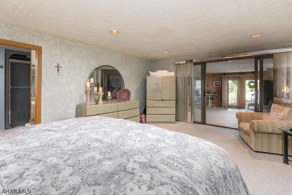 Holiday Manor - Residential