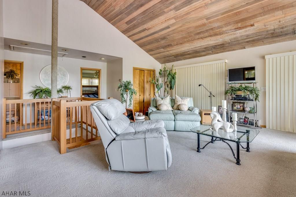 Holiday Manor - Residential