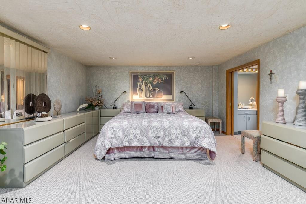 Holiday Manor - Residential